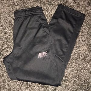 Boys Nike pants. Black Size youth XL
